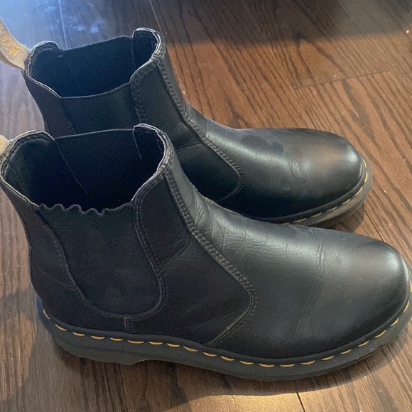 Dr. Martens Vegan 2976 Unisex Chelsea Boots - Picture 3 of 10